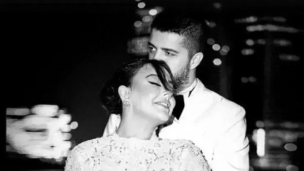 Ebru Gündeş'ten iddialı pozlar